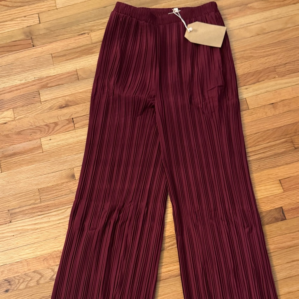 Listicle plisse wine maroon pants NWT